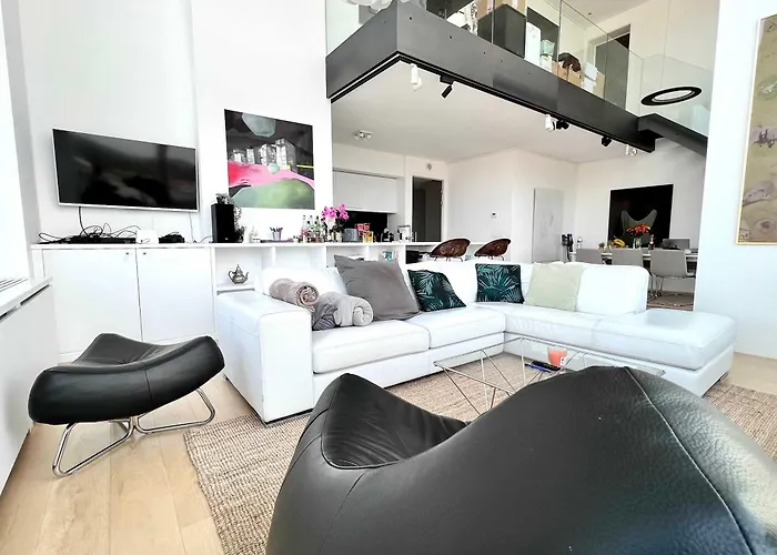 Skyline Penthouse 220 M2 Of Refined Elegance 4*