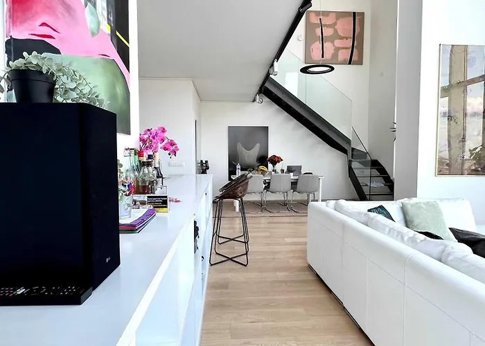 Skyline Penthouse 220 M2 Of Refined Elegance Bed and Breakfast