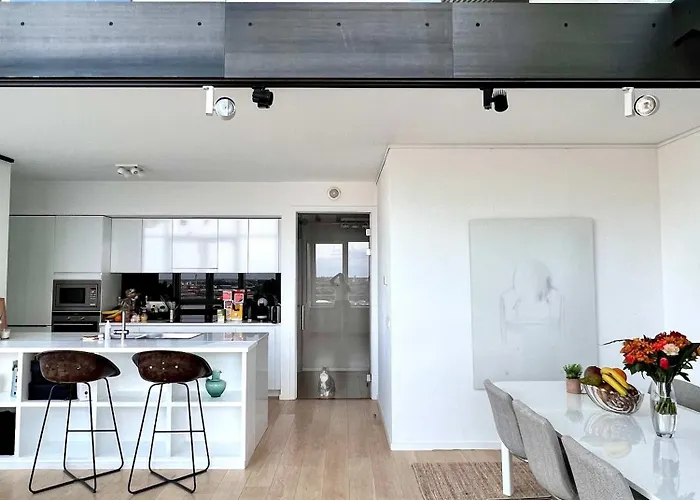 Skyline Penthouse 220 M2 Of Refined Elegance Oda ve Kahvaltı 4*