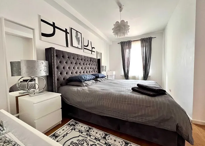 Cosy Family For Up To 9 Guests Near Midi Station * Bryssel