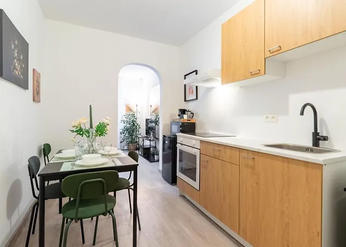 Over Two Floors For 5 Guests Near Midi & Grand Place דירה בריסל