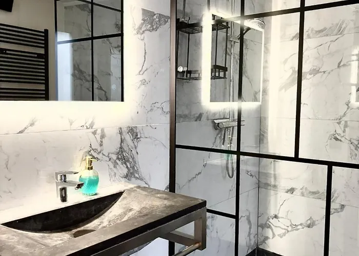 Elegant - Next From Grand Place, Netflix & Comfort