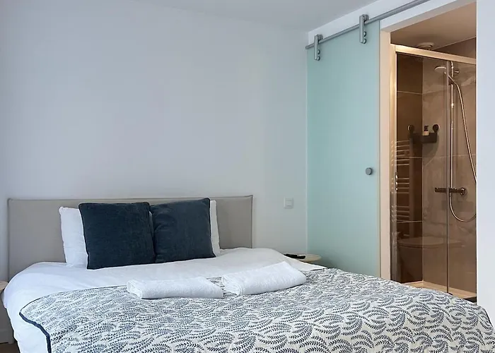 Modern & Elegant Near Montgomery Apartment *