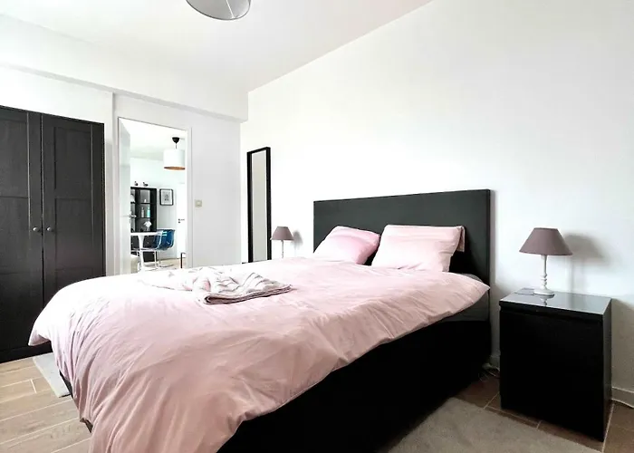 Lovely 2room Elegant In For 2people בריסל