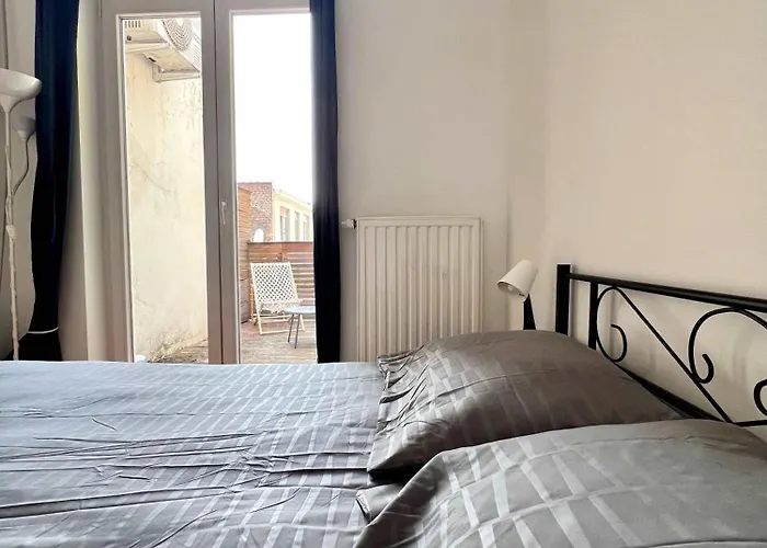 Cosy Family For Up To 9 Guests Near Midi Station *