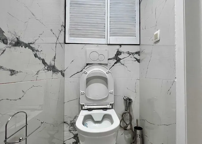 Cosy Family For Up To 9 Guests Near Midi Station