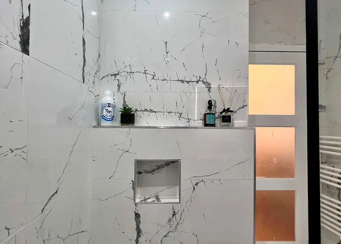 Cosy Family For Up To 9 Guests Near Midi Station Lägenhet *