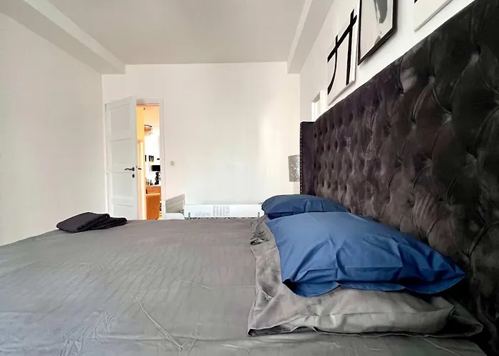 Lägenhet Cosy Family For Up To 9 Guests Near Midi Station *