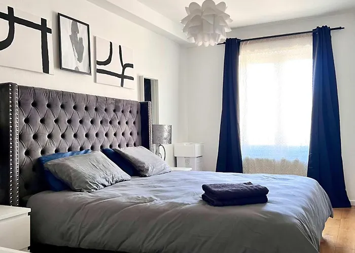 Cosy Family For Up To 9 Guests Near Midi Station Bryssel