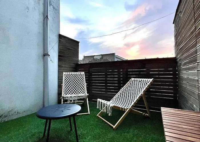 Cosy Family For Up To 9 Guests Near Midi Station Lägenhet