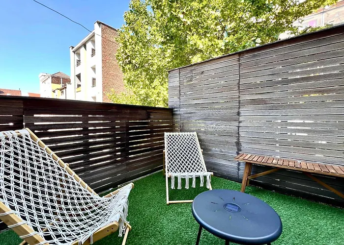 Cosy Family For Up To 9 Guests Near Midi Station Lägenhet