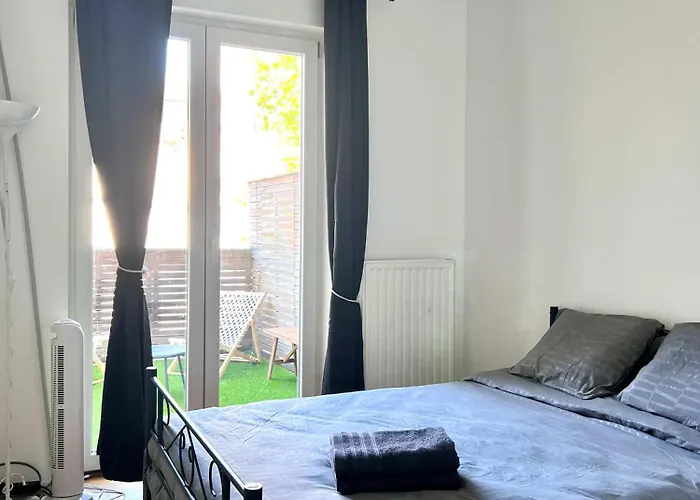 Cosy Family For Up To 9 Guests Near Midi Station Bryssel