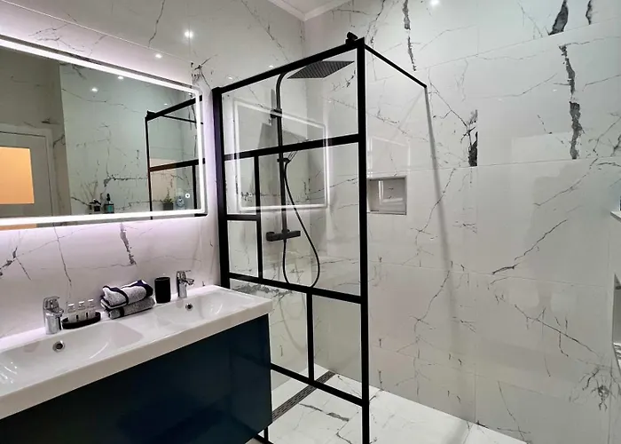 Lägenhet Cosy Family For Up To 9 Guests Near Midi Station Bryssel