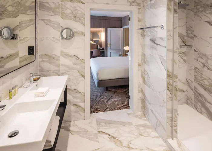 Hilton Grand Place 4*