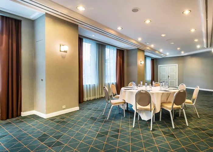 Hilton Grand Place Hotel 4*