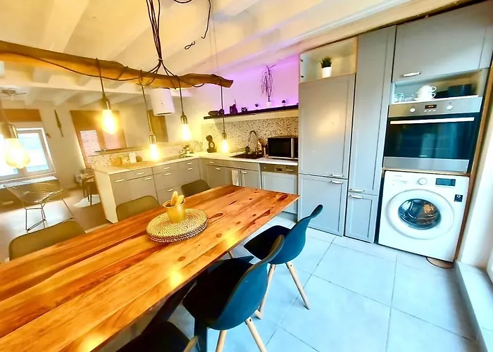 Beautiful Duplex In The Center Of *