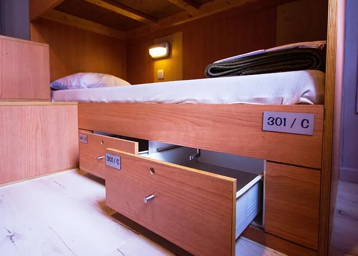 Sleep Well Youth Hostel Brussels