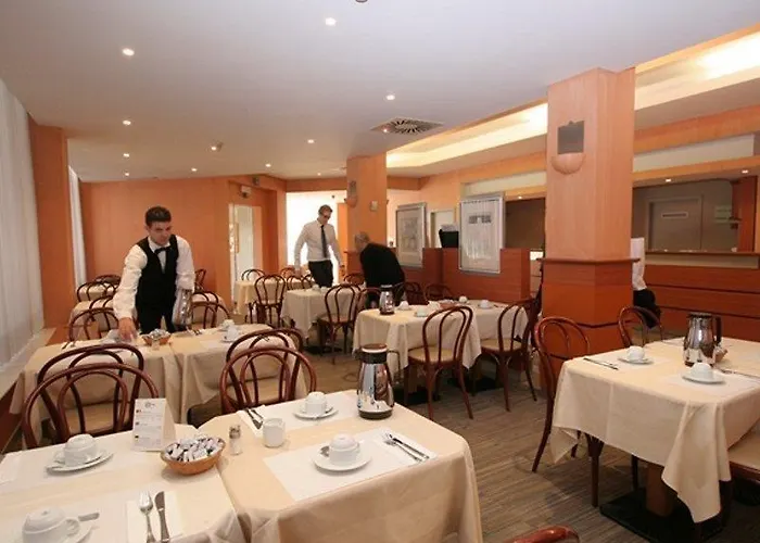 Hotel Aris Grand Place 3*