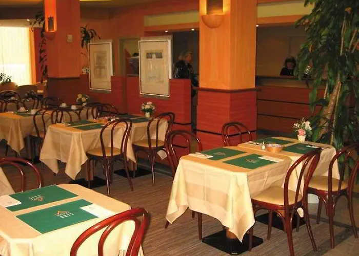 Aris Grand Place Hotel 3*