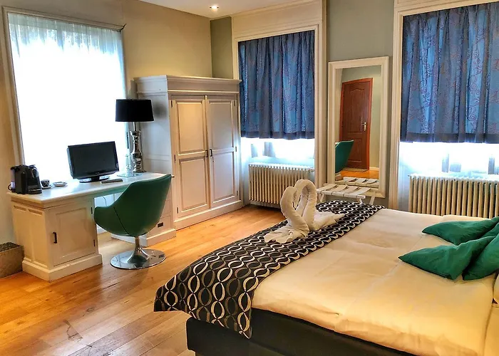 Le Manoir Guest house *