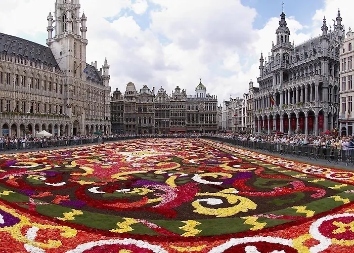 The Moon فندق 2*