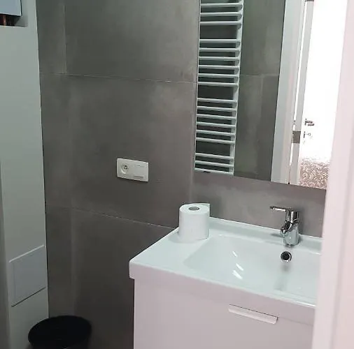 Attractive Modern * Bruksela