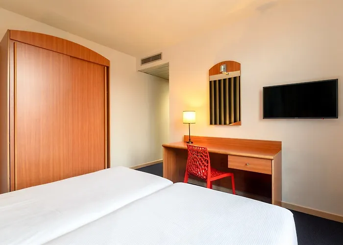 Aris Grand Place Hotel